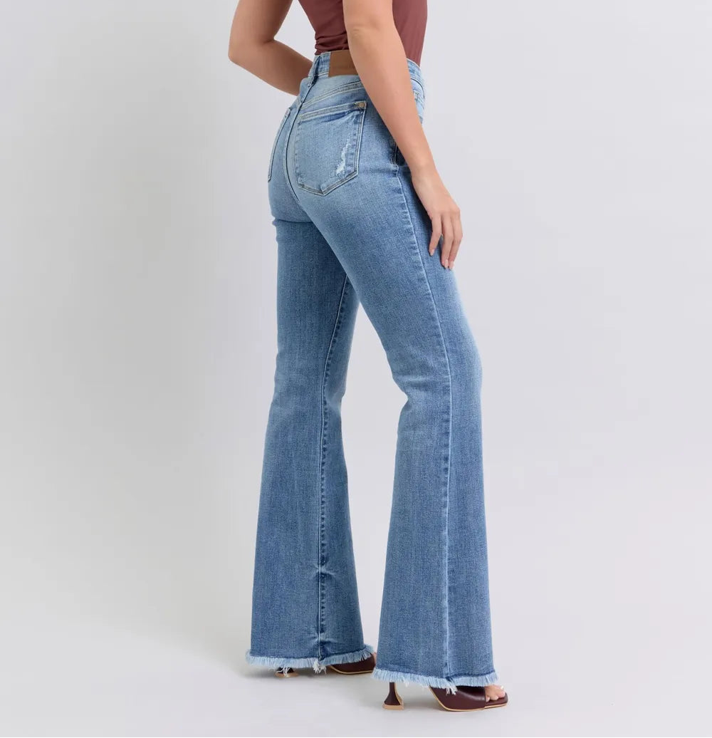 19ac18e5-e22f-4021-a98d-552ce319a674-Max