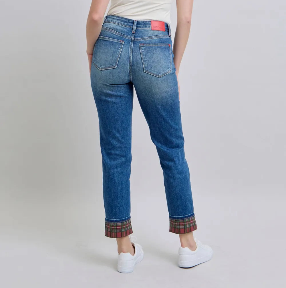 23bb0b3e-e236-42f5-b840-4dbcd6a927e5-Max