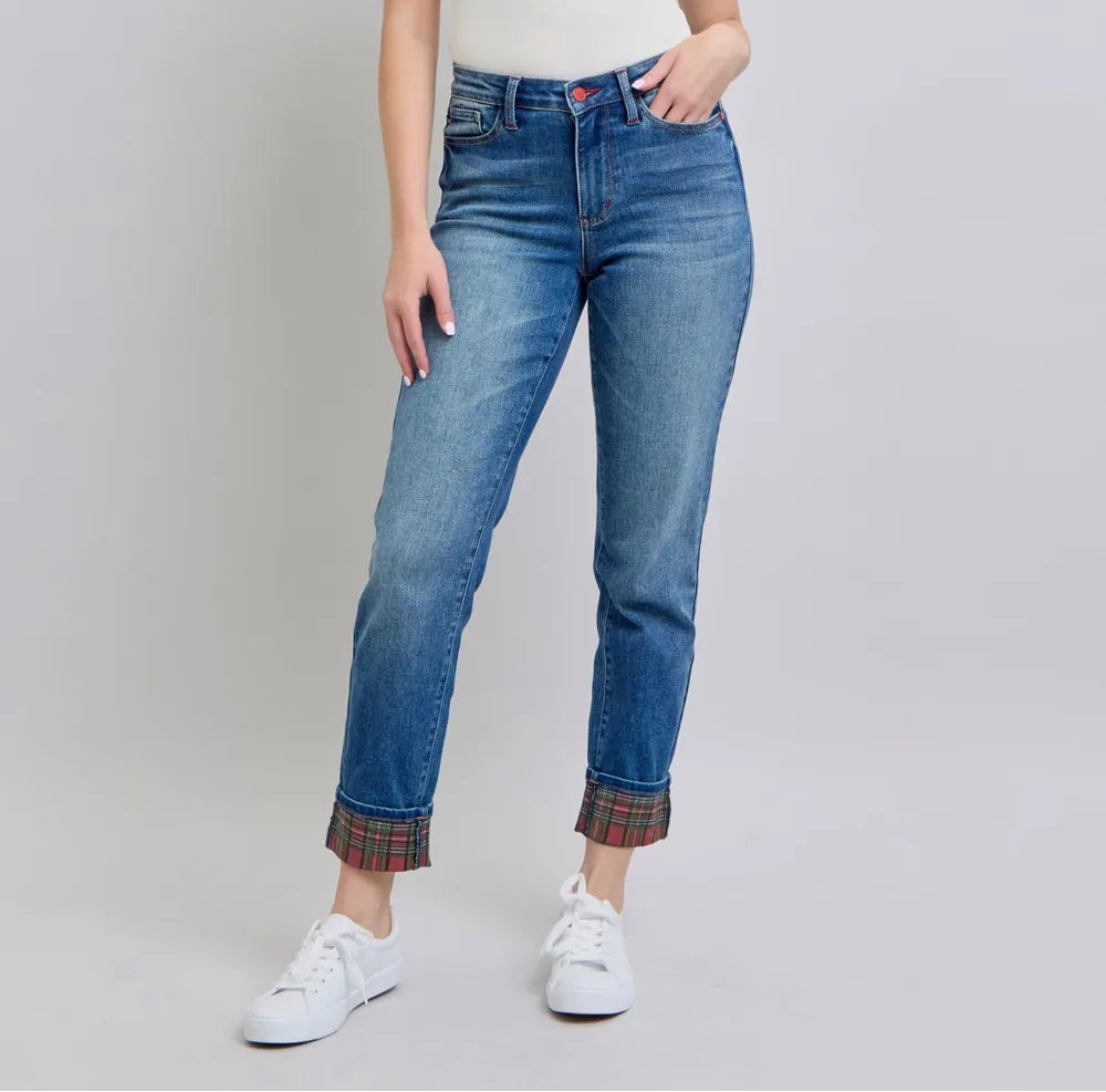 ce826031-1662-4b76-ae0d-09c98bec18c6-Max