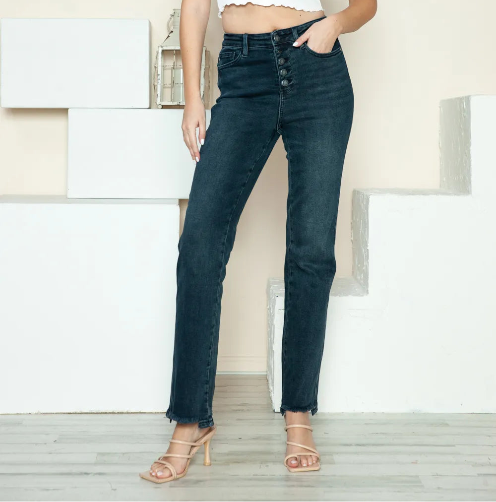 e3e827d0-cbbf-4211-a2a1-3bed59db7bbf-Max